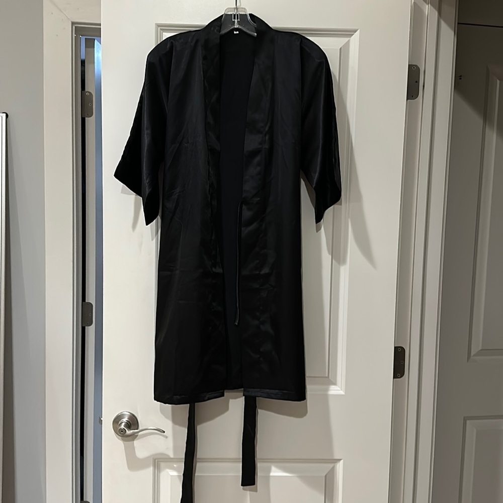 Amazon Black Silk Short Quarter Sleeve Robe